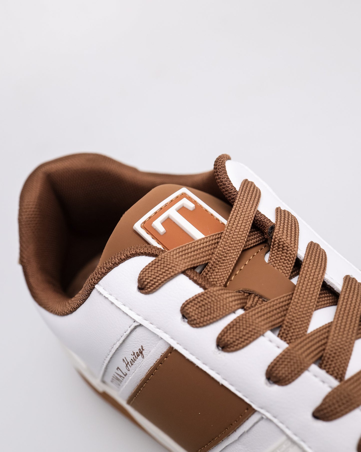 #color_white/brown
