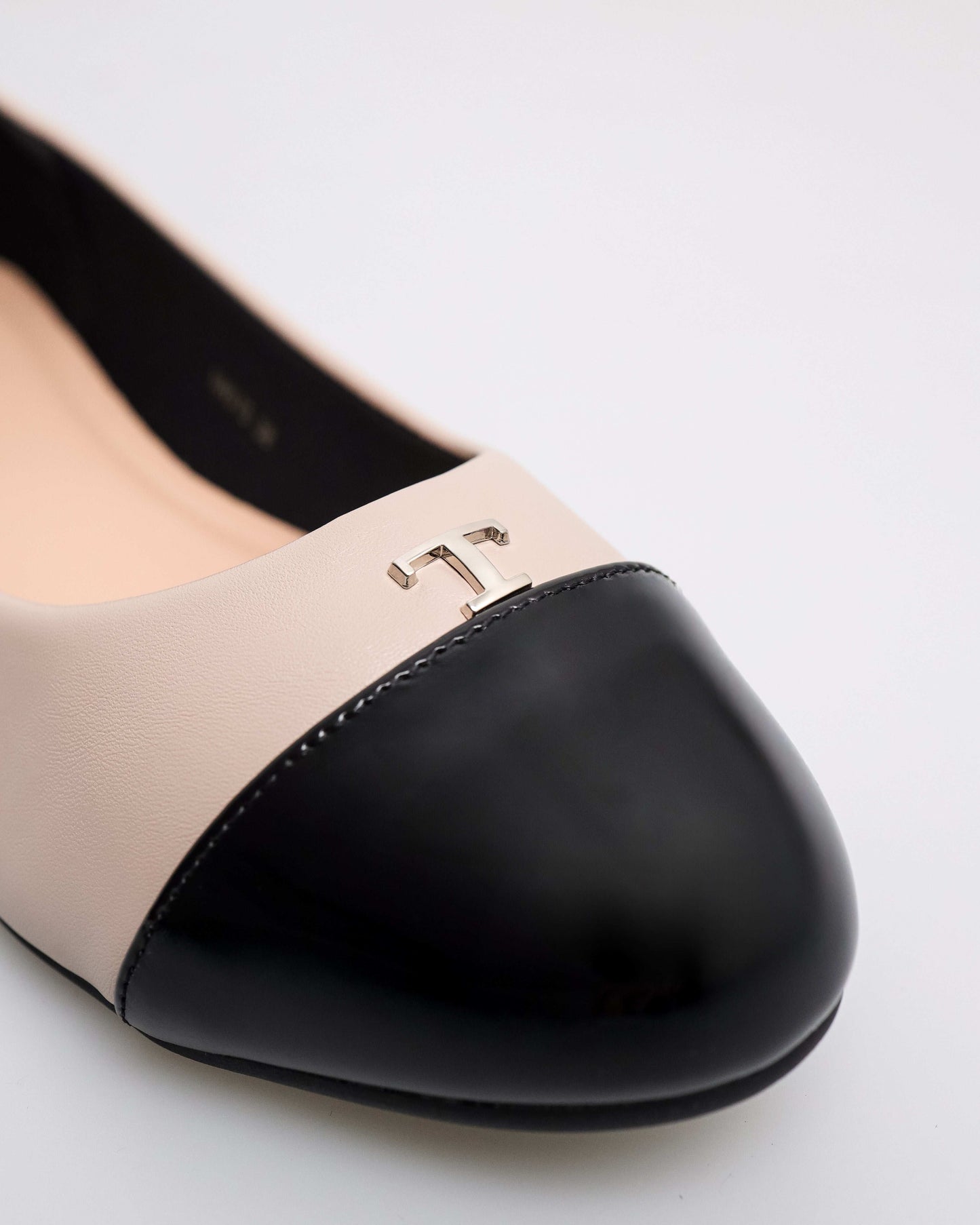 #color_black/beige