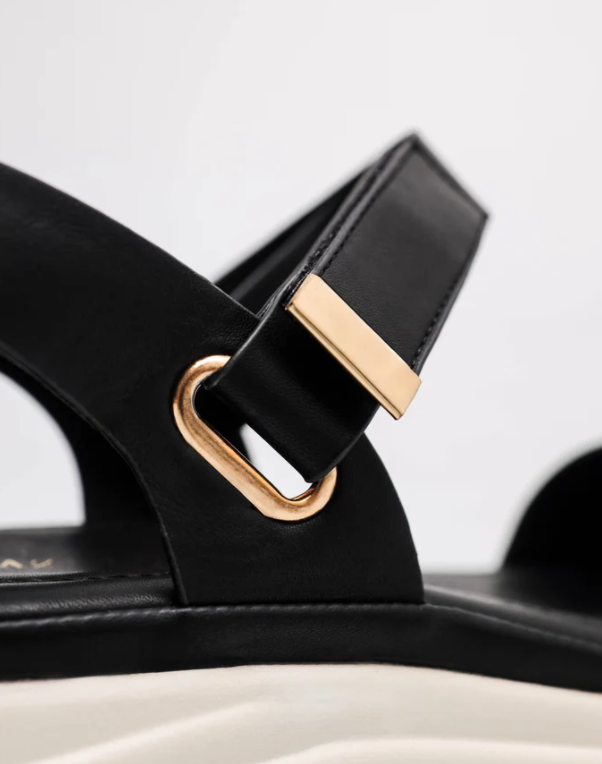 TOMAZ NN710 LADIES CLASSIC BUCKLE SANDAL