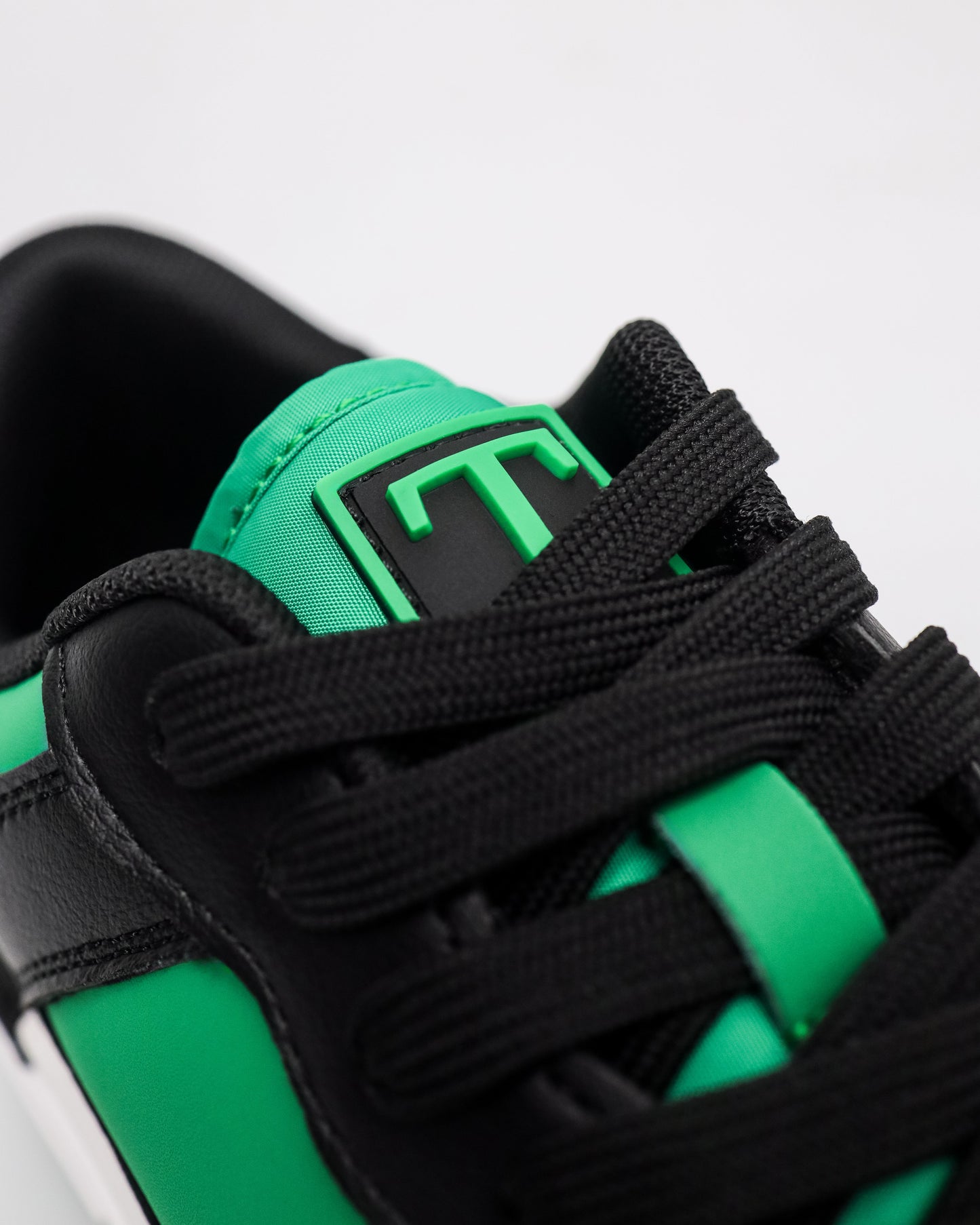 #color_black/green