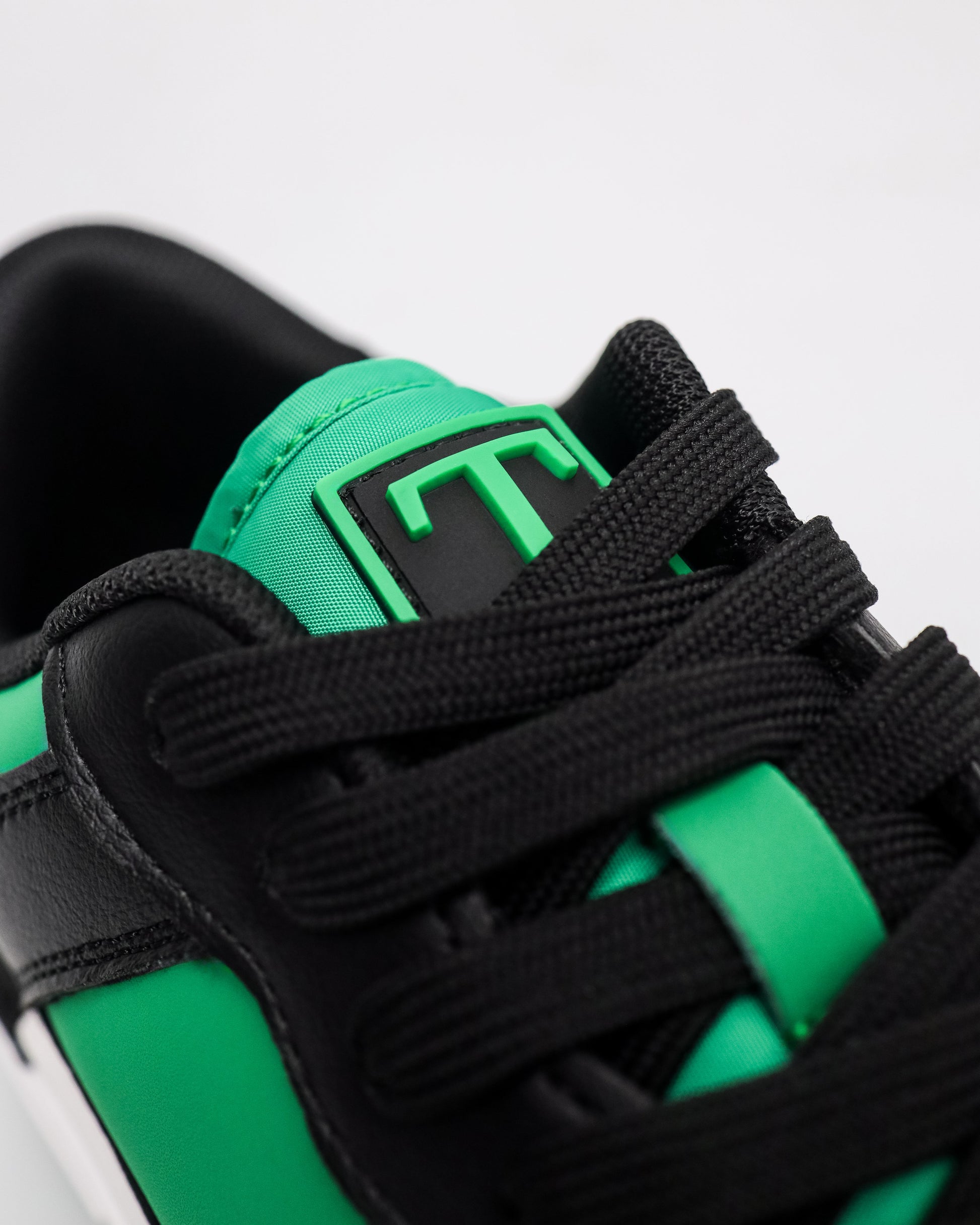 #color_black/green